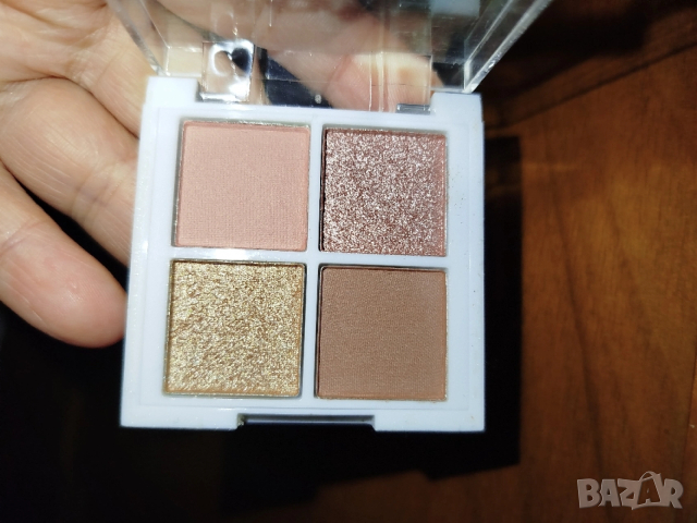 Палитри Lottie+ четка , снимка 2 - Декоративна козметика - 53719673