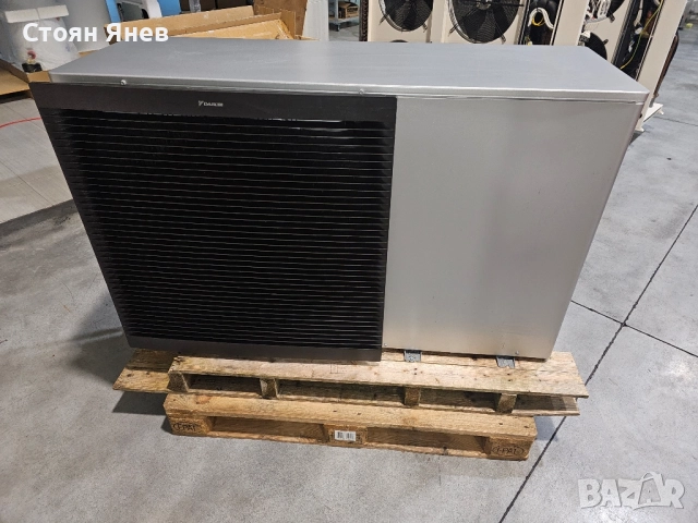Термопомпа Daikin 12 KW + 5 конвектора Daikin + буфер 180 със серпентина, снимка 2 - Други машини и части - 52182858