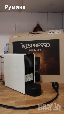 Продавам Кафемашина с капсули NESPRESSO ESSENZA MINI Бяла, снимка 3 - Кафемашини - 53054044