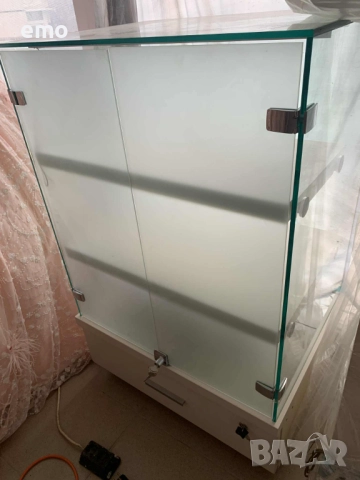 ЛУКСОЗНА ВИТРИНА italy 2 броя на цена 300 лева цена, снимка 5 - Секции и витрини - 52334669