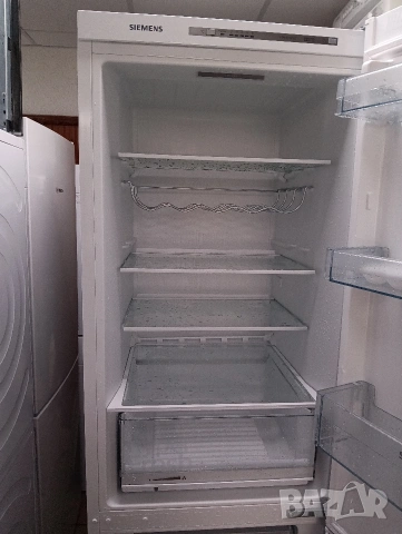 Комбиниран хладилник с фризер Сименс Siemens А+++ с две години гаранция!, снимка 3 - Хладилници - 53908346