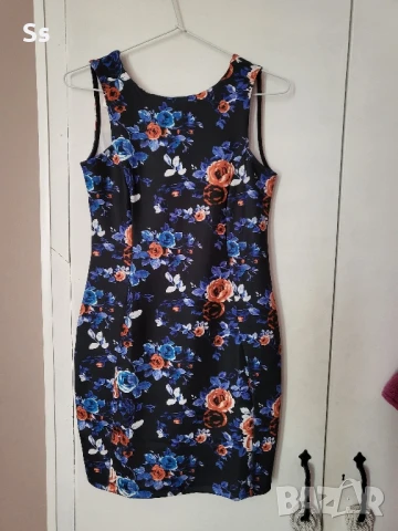 къса рокля с гол гръб 