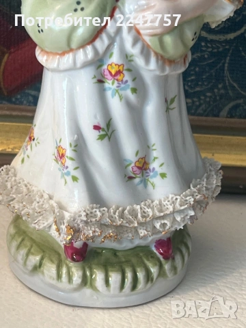 Фигура порцелан, снимка 3 - Антикварни и старинни предмети - 54179552