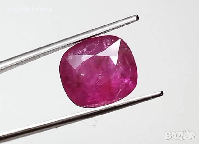 Пурпорно червен естествен рубин с рядка големина 4.26кт.! Сертифициран! Нов!, снимка 11 - Други - 52543796
