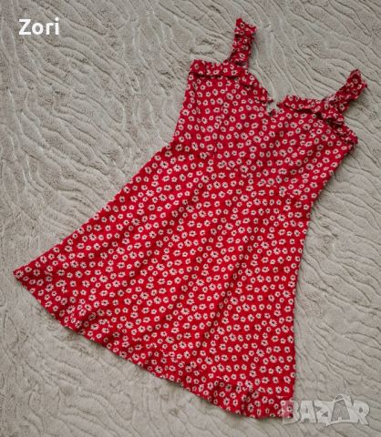 Свежа куклена рокличка с къдрички - червена на ситни маргаритки, снимка 1 - Рокли - 46460716