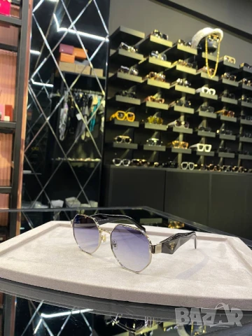 очила с черен обикновен калъф и ув защита prada, снимка 8 - Слънчеви и диоптрични очила - 51427830