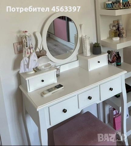 Тоалетка за гримирване