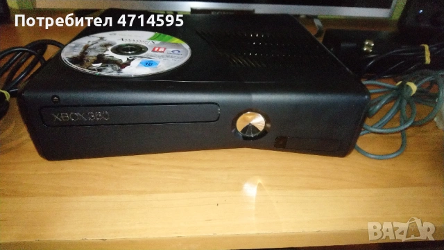 Конзола Xbox 360 С Джойстик кабели и игра Assasins creed 3, снимка 6 - Xbox конзоли - 53190826