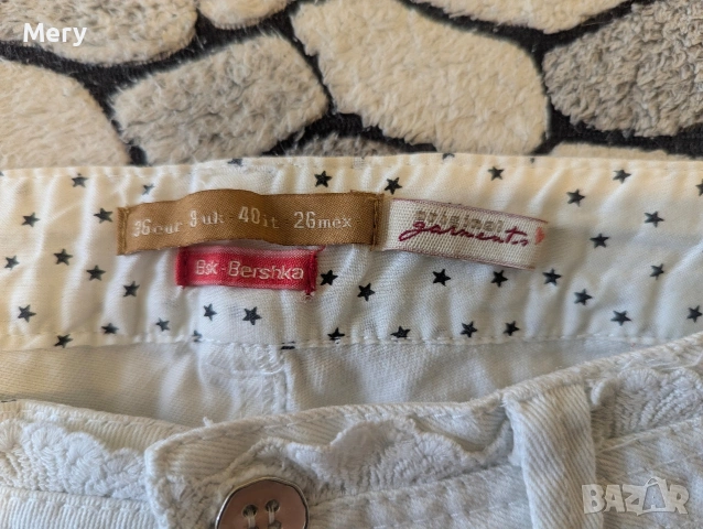 Бели дънкови къси панталонки Bershka – S, снимка 3 - Къси панталони и бермуди - 54261772