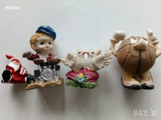 Четири малки фигурки