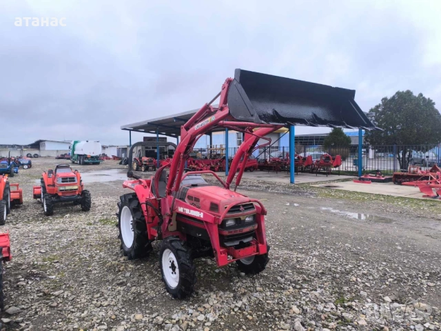 Мицубиши с оригинален челен товарач