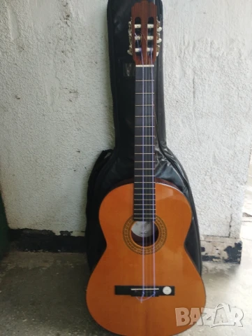 Испанска класическа китара.