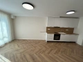 Собственик продава 3 стаен апартамент в кв. Възраждане 2, снимка 5