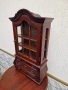 Уникална антикварна английска дървена витринка с чекмеджета махагон, снимка 4