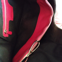 ЕСТЕСТВЕНА КОЖА на MOSCHINO голяма дамска чанта в черно и червено, снимка 10 - Чанти - 44975591