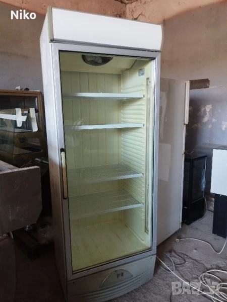 Хладилна витрина , снимка 1
