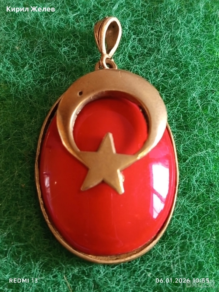Сребърен медальон с позлата изобразяващ Турското знаме с червен Корал 51825, снимка 1