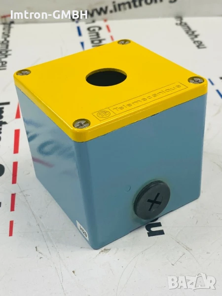 Harmony XAP, XB2 SL Празна контролна кутия цинкова сплав, жълта, M20, 1 отвор 22 мм, 80 x 80 x 7, снимка 1