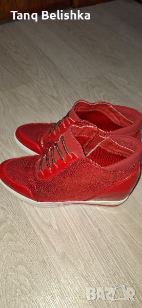 Страхотни, супер лекички червени обувки със скрита платформа. Обувани само веднъж!, снимка 1