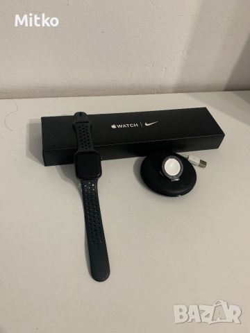 Apple Watch SE NIKE Edition 44mm, снимка 2 - Смарт гривни - 45991779