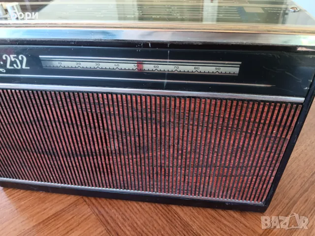 VEF Spidola 252 радио, снимка 3 - Радиокасетофони, транзистори - 49969429