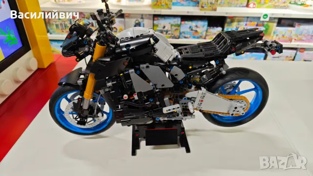 LEGO Technic 42159 Yamaha MT10, снимка 11 - Конструктори - 47842470