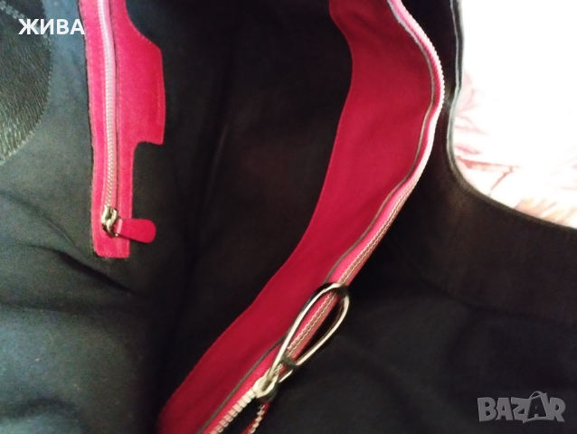 ЕСТЕСТВЕНА КОЖА на MOSCHINO голяма дамска чанта в черно и червено, снимка 10 - Чанти - 44975591