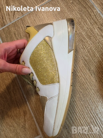 Оригинални маратонки на GUESS, снимка 3 - Маратонки - 54081354