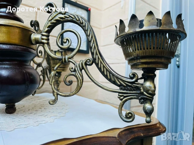 Красив месингов полилей от Англия с дърво за 4 крушки, снимка 4 - Антикварни и старинни предмети - 53821284