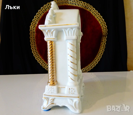 Немски порцеланов настолен часовник,злато,релеф. , снимка 7 - Антикварни и старинни предмети - 53773330