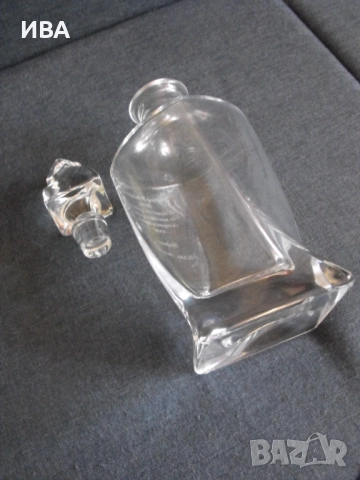 Стъклена гарафа от масивно стъкло., снимка 4 - Антикварни и старинни предмети - 51414046