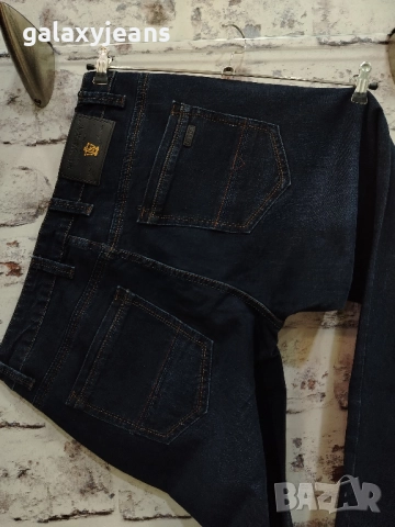 New sky- прави класика дънки, тъмни индиго, почти неизбелени, изчистени, плътен деним с лек еластан