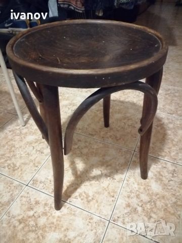 Стари дървени столове , снимка 1 - Антикварни и старинни предмети - 45879898