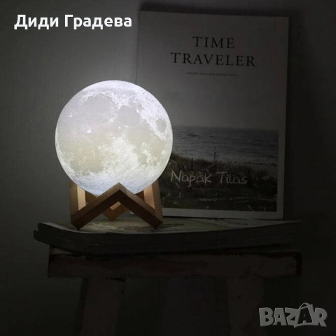 Лампа във формата на Луна с LED светлина и дървена поставка, снимка 4 - Настолни лампи - 53908823