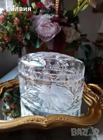 Кристална купа с капак , снимка 2 - Декорация за дома - 52719338