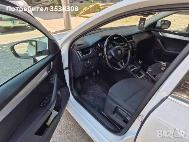 Skoda Octavia 1.6, снимка 9 - Автомобили и джипове - 47026057