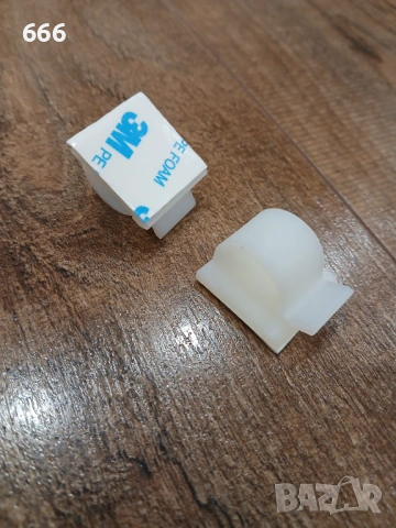 100 броя самозалепваща се кабелна скоба 2.6 см / 2.6 см / ф 15, снимка 2 - Други стоки за дома - 53905368