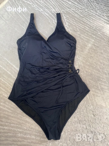 Бански костюм черен