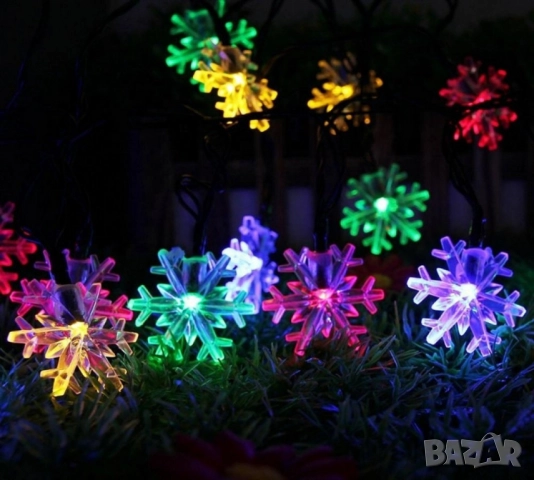 Многоцветни коледни LED лампички със снежинки с щепсел - Многоцветни, дължина - 5м ,28бр лампички.