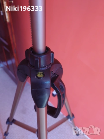 Продавам качествен и стабилен статив за фотоапарат или камера на марката Hama., снимка 2 - Чанти, стативи, аксесоари - 53704731