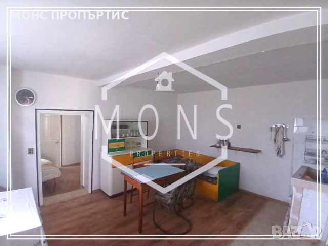 Двуетажна къща с голям двор в с. Караисен, обл. В. Търново., снимка 11 - Къщи - 51996436