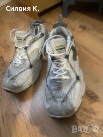 Два чифта мъжки маратонки 