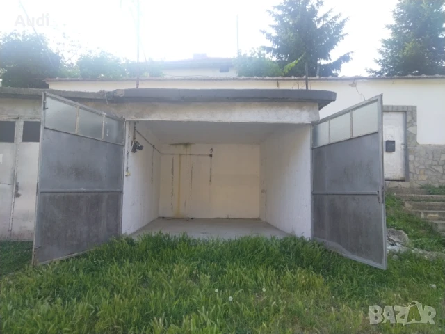 Собственик дава под наем масивен гараж бул. СТРАНДЖА N50 Перфектен подход по чисто нов асфалт.  Месе