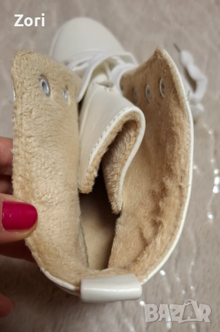 Бели боти с черна щампа и с вътрешна платформа, снимка 5 - Дамски боти - 52634801