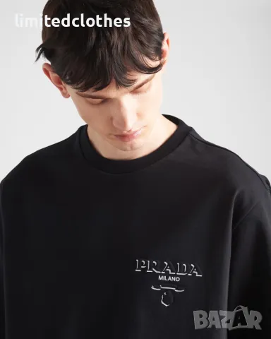 PRADA Black Embossed Logo Мъжка Тениска size M, снимка 7 - Тениски - 47370159