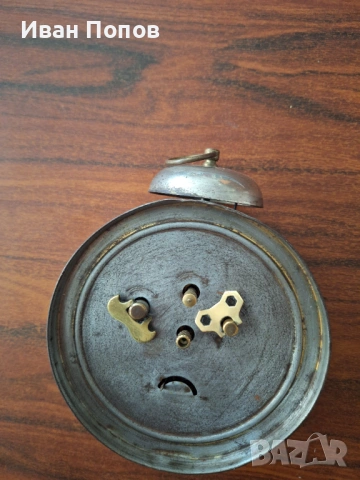 	Будилник механичен, работи точно, звъни, профилактиран,Немски-Foriegn, снимка 2 - Антикварни и старинни предмети - 53706152