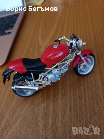 1:18  мотоциклет Ducati Monster 900 от Bburago, снимка 9 - Колекции - 53761729