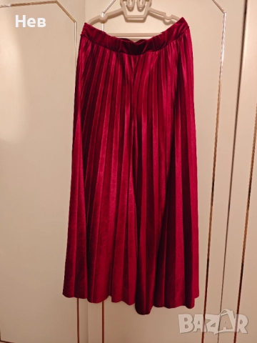 Пола панталон от червено кадифе