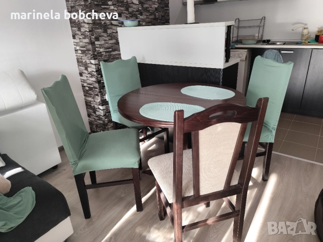 маса с четири стола