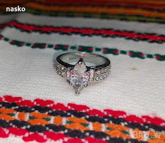 Дамски пръстен с циркони, снимка 7 - Антикварни и старинни предмети - 46418765